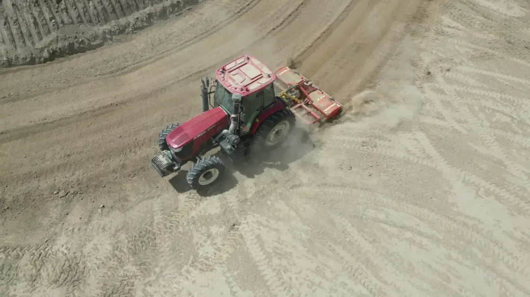 沃得奥龙DK3004混合动力拖拉机(图1) 沃得奥龙DK3004混合动力拖拉机(图1)