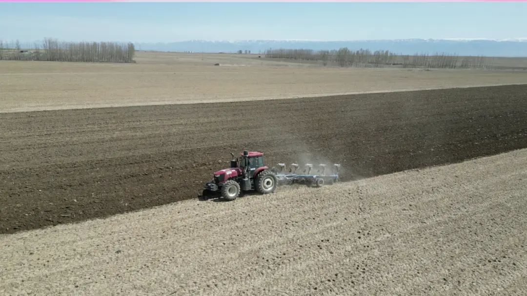 沃得奥龙DK3004混合动力拖拉机(图2) 沃得奥龙DK3004混合动力拖拉机(图2)