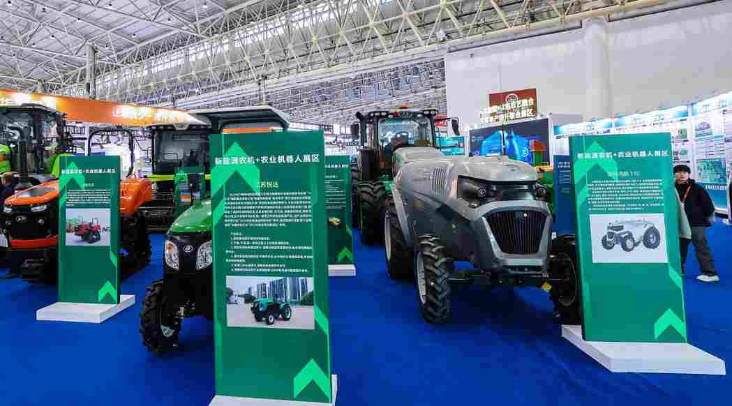 江苏省2025年1-11月拖拉机产量略降，出口金额同比增长28.6%(图1)