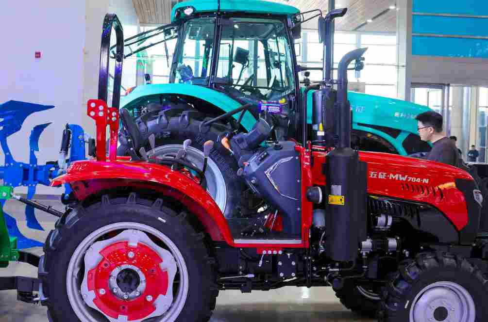 2025年1-11月：我国小型拖拉机累计产量同比下降16%(图2)