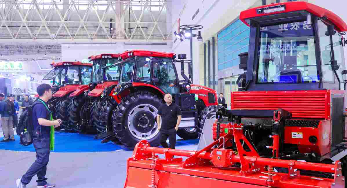 拖拉机“量价齐升”:2025年1 - 11月我国农机出口金额同比增长33.8%(图3) 拖拉机“量价齐升”:2025年1 - 11月我国农机出口金额同比增长33.8%(图3)